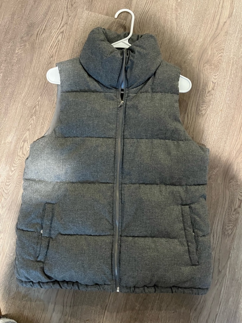 Old Navy Gray Quilted Puffer Vest